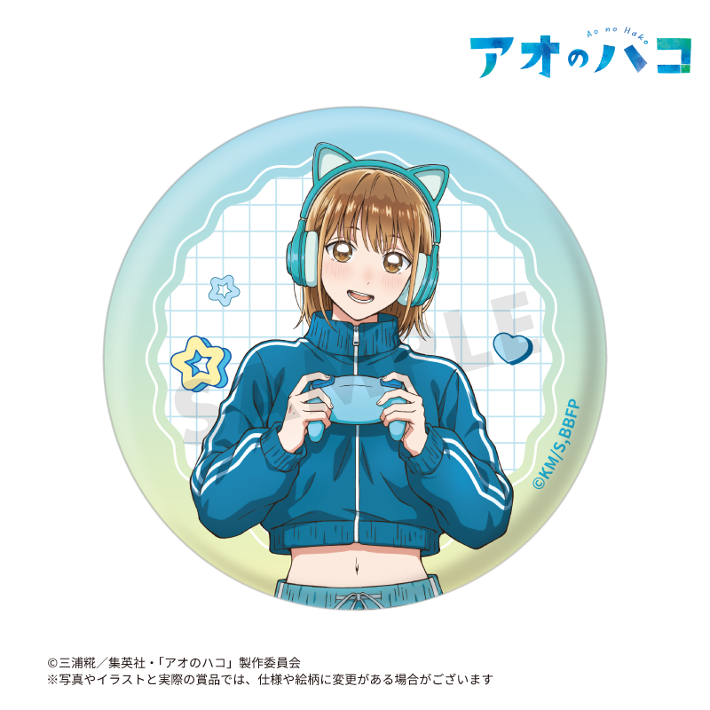 新規描き下ろしイラストと新規描き起こしミニキャライラストを使用した缶バッジです。（本体サイズ:約5.7cm）