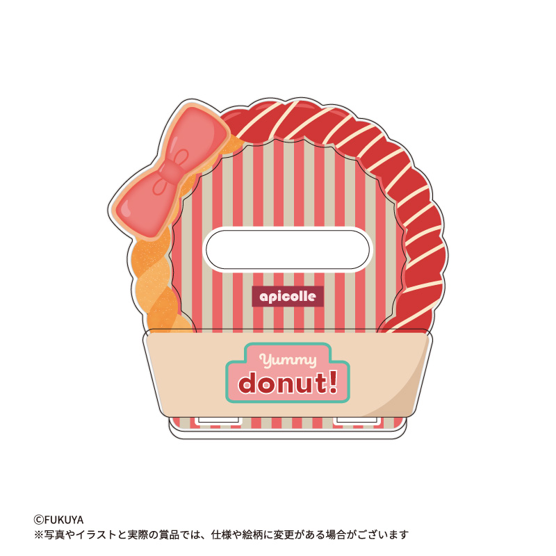 φ57mm缶バッジが飾れる、アイシングクッキー付きのツイストドーナツで囲われた缶バッジスタンド。<br>
(【本体サイズ】約W8.6×H8.4×D0.9cm/【対象サイズ】5.7ｃｍ缶バッジ用)