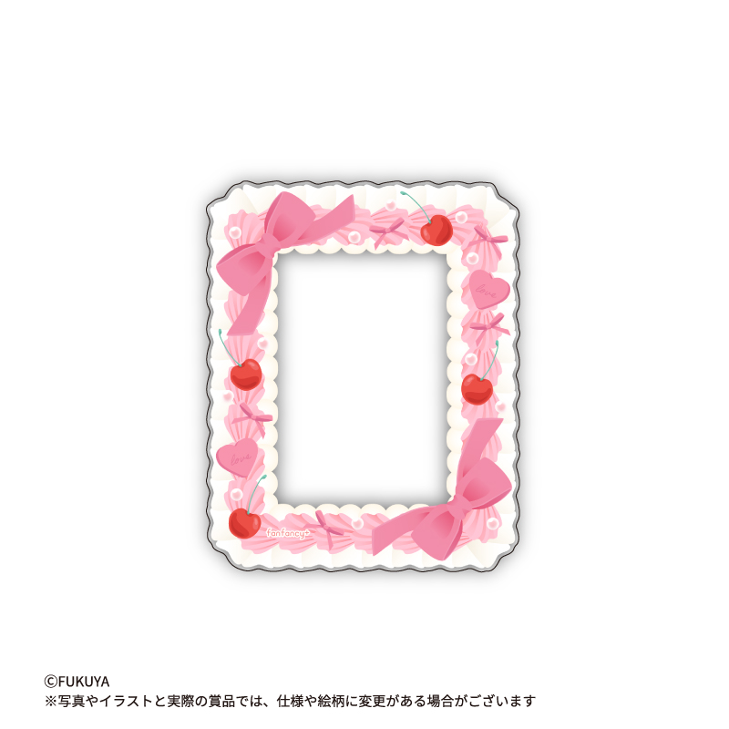 チェリーや紐リボン、アイシングクッキーなどが詰め込まれたデザイン。カードグッズが収納出来るサイズ。<br>
【本体】約W8.4×H10.5×D0.2cm /【内寸】約W6.8×H9.4×D0.1cm<br>