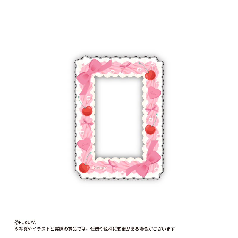 チェリーや紐リボン、アイシングクッキーなどが詰め込まれたデザイン。横幅が細めのカードグッズが収納出来るサイズ。<br>
【本体】約W7.4×H10.2×D0.2cm /【内寸】約W5.9×H9.1×D0.1cm<br>