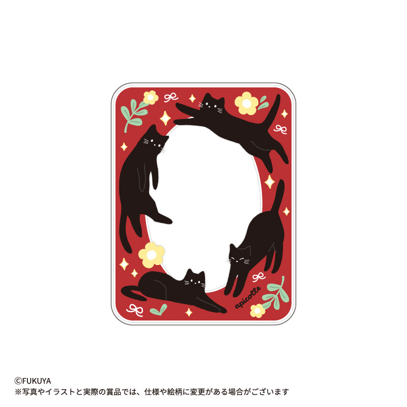 ねこちゃんが集まっているデザインの硬質ケース。<br>内寸はカードサイズです。<br>(【本体】約W8.4×H11.0cm/
【内寸】約W7.5×H9.4cm)